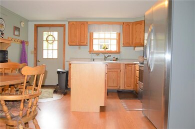 Kitchen offers brand new SS...