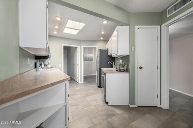 11010 W Thunderbird Blvd, Sun City, AZ 85351 - photo 5