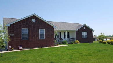 18752 Commercial Point Rd, Circleville, OH 43113 - photo 2