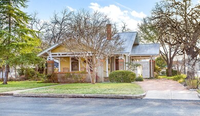 111 W Travis St, Fredericksburg, TX 78624 - photo 2