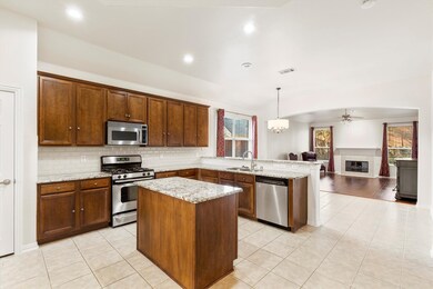 5447 Brazoria Dr, Grand Prairie, TX 75052 - photo 6