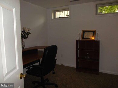 9256 Maxwell Ct, Laurel, MD 20723 - photo 4