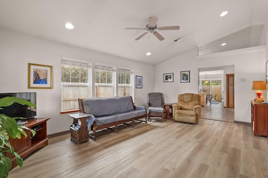 901 Schaefers Ln, Grants Pass, OR 97526 - photo 5