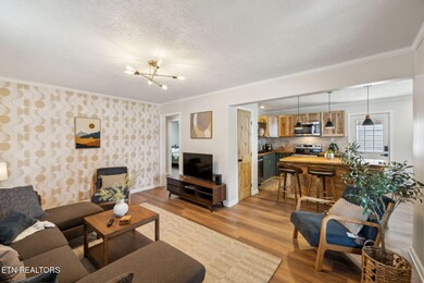 16-web-or-mls-1721 Crestview St - 016