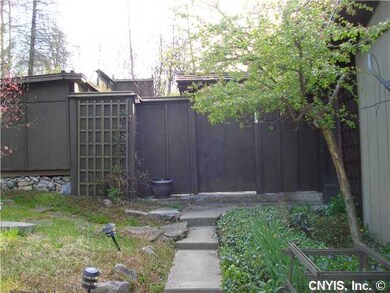 Yard/Garden Privacy fence leads to back garden, po