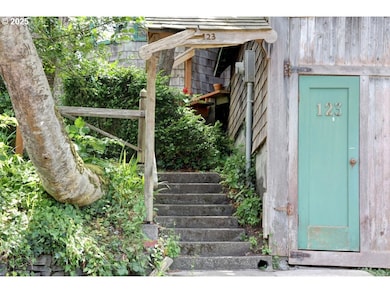 123 W 1st Ave, Cannon Beach, OR 97110 - photo 2