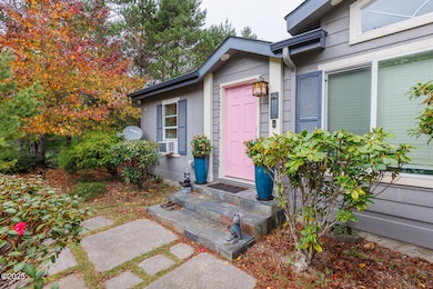 260 SW Newton Dr, Waldport, OR 97394 - photo 2