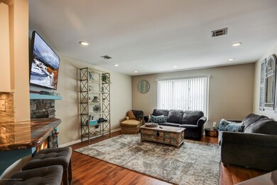 009_Living Room