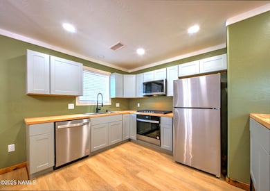 _0Z84682_3_4_5_6_1011 Apache (Facebook)