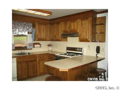 Kitchen **GREAT EAT-IN KITCHEN***