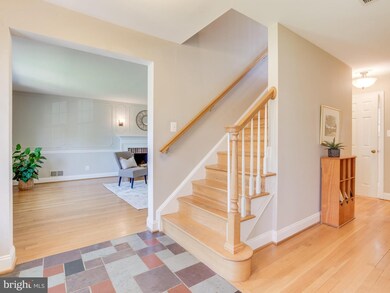 611 Manor Dr NE, Vienna, VA 22180 - photo 3