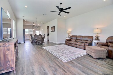 10462 Highcrest Dr, Denham Springs, LA 70706 - photo 4