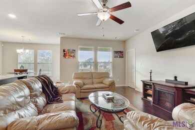 11479 Legacy Oaks Ln, Gonzales, LA 70737 - photo 6