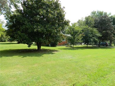 117 S Summit St, Prairie Grove, AR 72753 - photo 2
