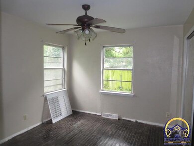 2429 SW 25th Dr, Topeka, KS 66611 - photo 5
