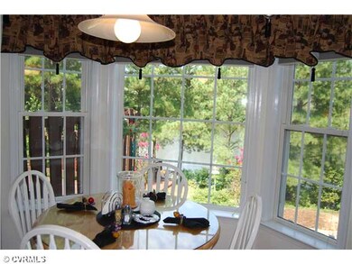 Breakfast Nook - Bay window overlooking the lake a