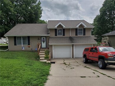 214 E Connie St, Lansing, KS 66043 - photo 2