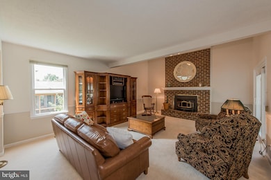 7772 Rockburn Dr, Ellicott City, MD 21043 - photo 3