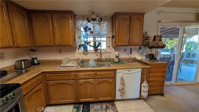 28210 Desert View Rd, Apple Valley, CA 92308 - photo 4