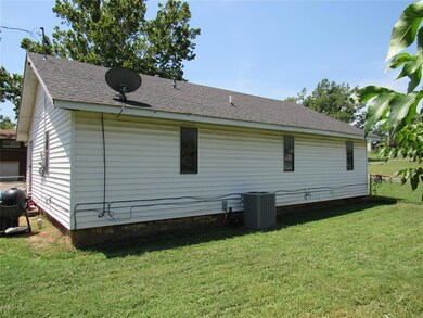 230 W Kirk St, Shawnee, OK 74801 - photo 6