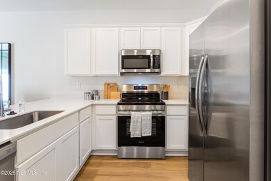 JAX_HollyCove_Pic_Jade_Kitchen_1of6_F1