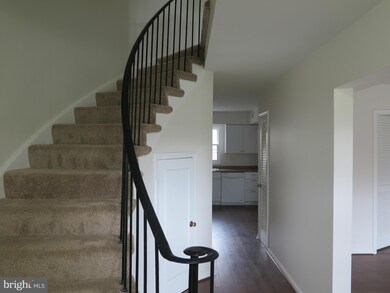 8439 Penshurst Dr unit 602, Springfield, VA 22152 - photo 2