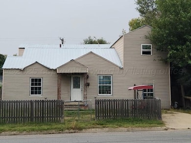 1213 N Duncan St, Pampa, TX 79065 - photo 2