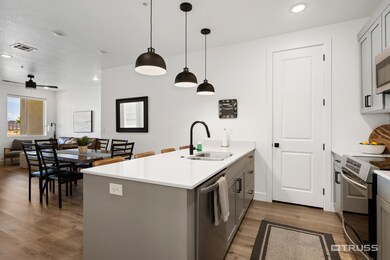 710 W Akoya Pearl #86 - www.trussmedia.c