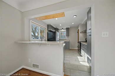 28425 Alger Blvd, Madison Heights, MI 48071 - photo 6