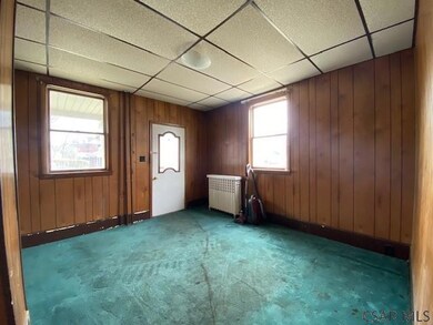 LIVING ROOM - UNIT 182