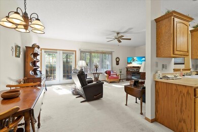 2912 W 4th St, Cedar Falls, IA 50613 - photo 6