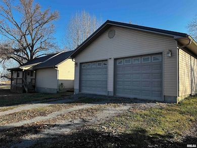 802 E Charles St, West Frankfort, IL 62896 - photo 5