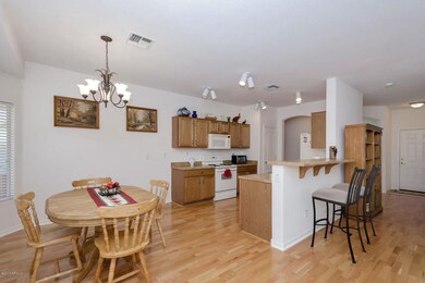 3143 Peach Tree Eat-in Kitchen