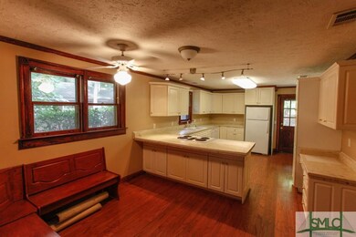 Spacious eat-in kitchen