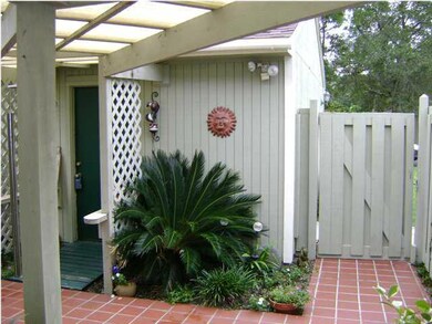 900 Bay Dr unit 34, Niceville, FL 32578 - photo 2