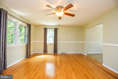 24669 Greenview Dr, Hollywood, MD 20636 - photo 3