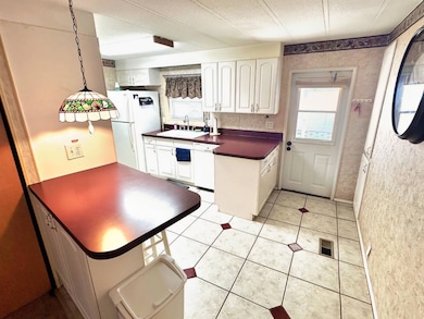 601 Starkey Rd unit 136, Largo, FL 33771 - photo 2