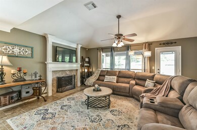 4008 Hazelwood Dr, Pearland, TX 77584 - photo 3