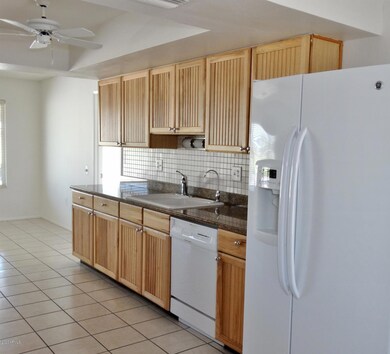 10022 W Brookside (15)