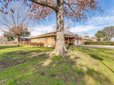 1113 Mary Dr, Hurst, TX 76053 - photo 4