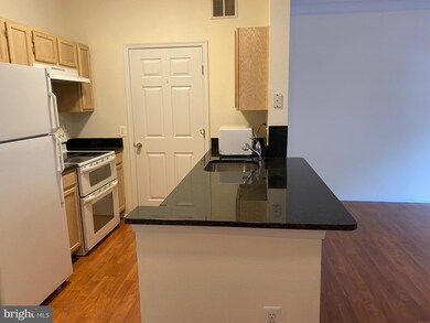 The Gates Of McLean unit 5107, McLean, VA 22102 - photo 2