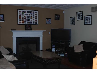 105 Laura Cir, Cranston, RI 02920 - photo 6