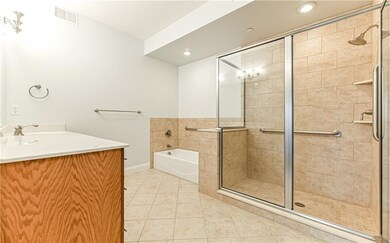 1544 Overton Ln unit C, Pittsburgh, PA 15217 - photo 6