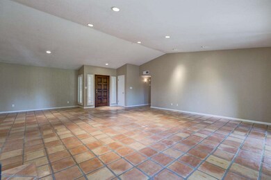 005_Family Room IV