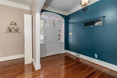 8-web-or-mls-3028 WALTON WAY (c)-