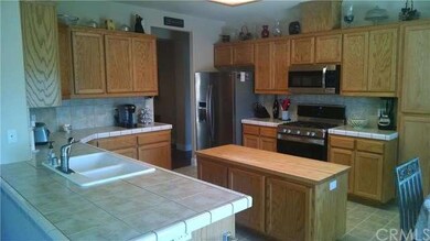Chef's kitchen w/propane range,island,microwave an