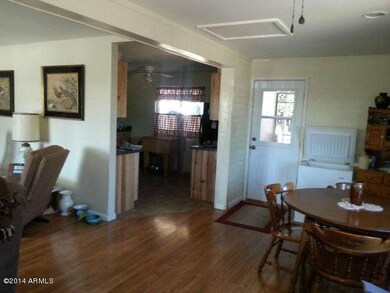 Dining area open to LR