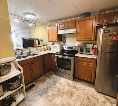 112 Phyllis Dr, Sebastian, FL 32958 - photo 3