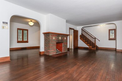 13-Living-Room-image-2-[lhenderson]