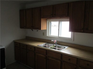 231 Mcshane St, Columbus, IN 47201 - photo 2